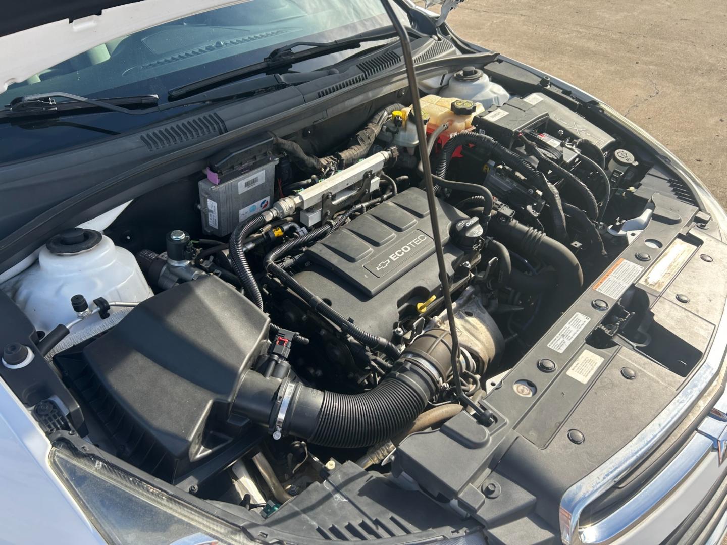 2015 White /Gray Chevrolet Cruze LT (1G1PC5SB6F7) with an 1.4L engine, AUTOMATIC transmission, located at 17760 Hwy 62, Morris, OK, 74445, (918) 733-4887, 35.609104, -95.877060 - Photo#22